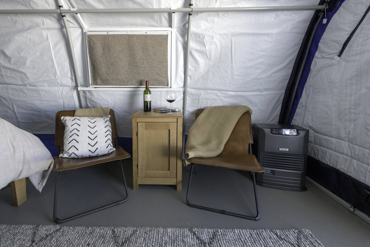 Sitting area, charging cabinet, and heater